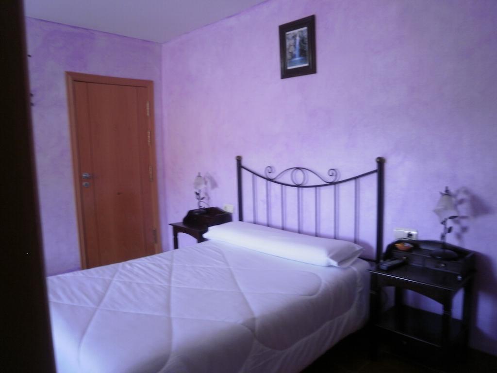 Hostal El Olmo Camarena de la Sierra Room photo