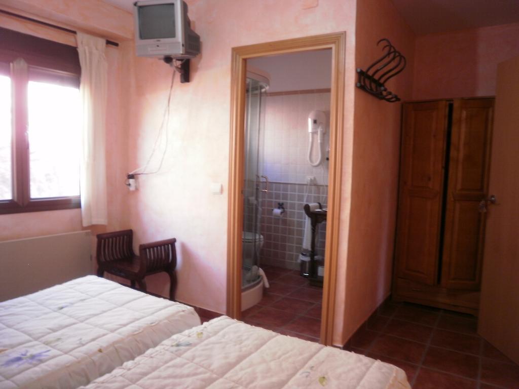 Hostal El Olmo Camarena de la Sierra Room photo